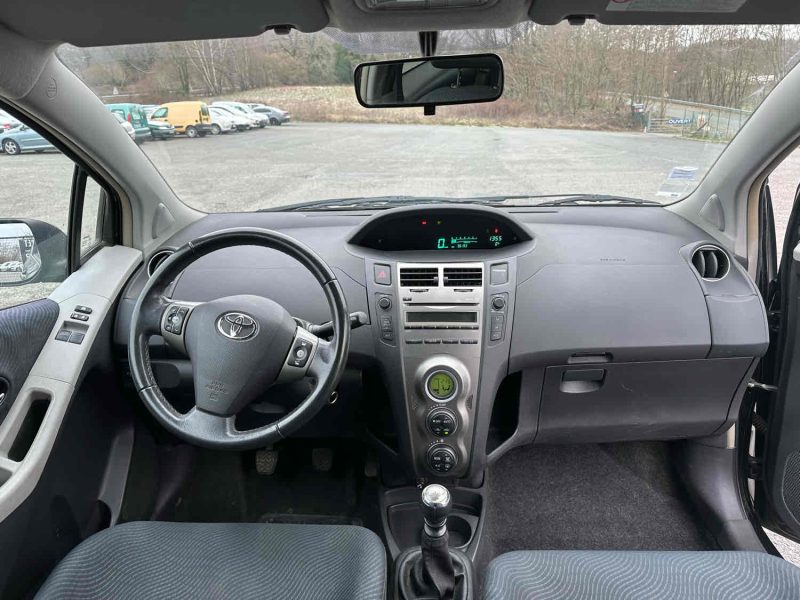 TOYOTA YARIS 2009