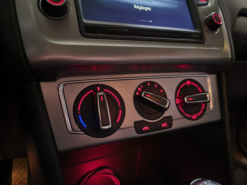 VOLKSWAGEN POLO V 1.2 TSi 90 CARAT 1ER MAIN SUIVI VW FEUX LED / CARPLAY / RADAR AV AR / SIEGES CUIR