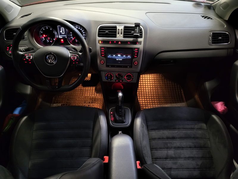 VOLKSWAGEN POLO V 1.2 TSi 90 CARAT 1ER MAIN SUIVI VW FEUX LED / CARPLAY / RADAR AV AR / SIEGES CUIR