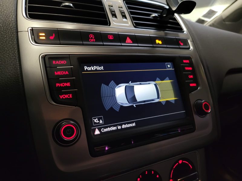 VOLKSWAGEN POLO V 1.2 TSi 90 CARAT 1ER MAIN SUIVI VW FEUX LED / CARPLAY / RADAR AV AR / SIEGES CUIR