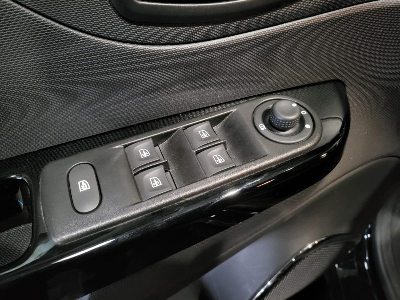 RENAULT CAPTUR 1.2 TCe 120cv Intens Boite Auto // RADAR-AR/GPS/BLUETOOTH