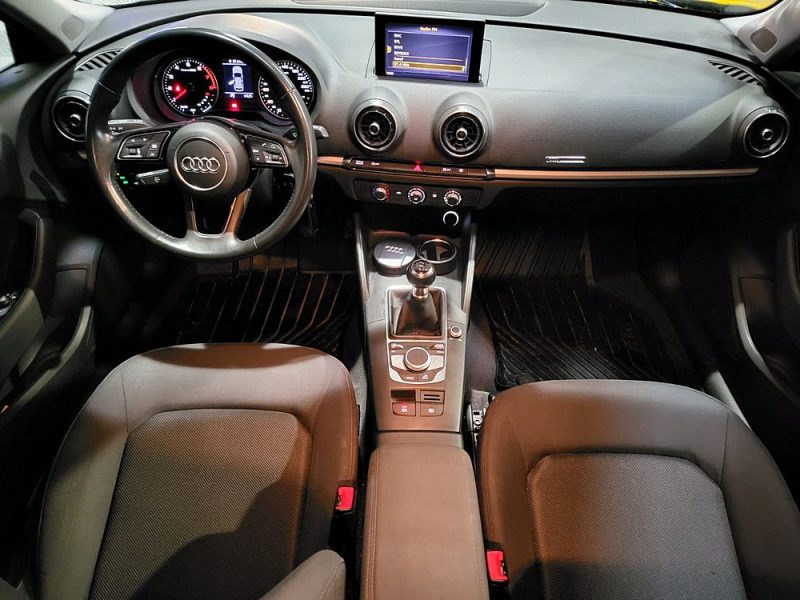 AUDI A3 SPORTBACK 1.0 TFSI 115cv Business Line BVM6 / REGULATEUR/DRIVE SELECT/BLUETOOTH