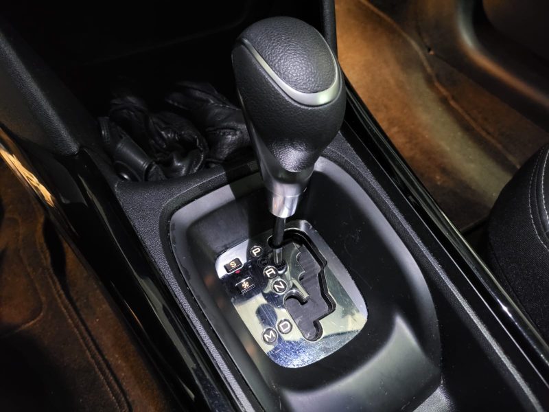 PEUGEOT 2008 Essence 110cv Féline Boite Auto 1ère Main / APPLE CARPLAY/ANDROID AUTO/TOIT PANORAMIQUE