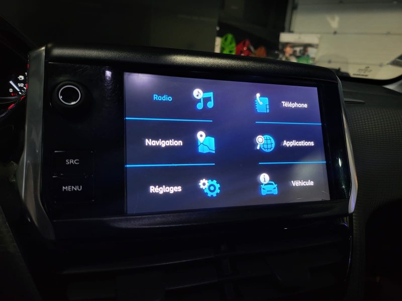PEUGEOT 2008 Essence 110cv Féline Boite Auto 1ère Main / APPLE CARPLAY/ANDROID AUTO/TOIT PANORAMIQUE