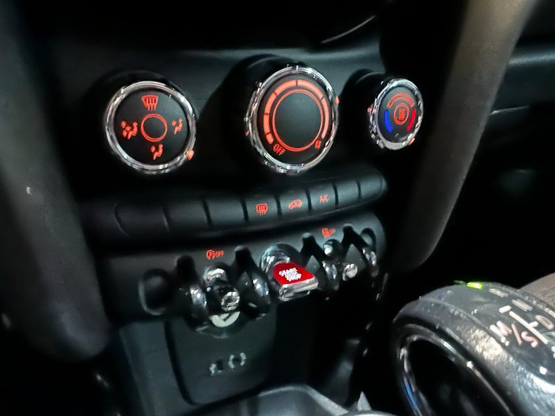 MINI MINI One One 1.2 12V 102cv Shoreditch BVA / TOIT OUVRANT/GPS/BLUETOOTH