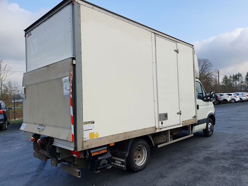 IVECO DAILY VI CAISSE / HAYON 2012 144000 KM 