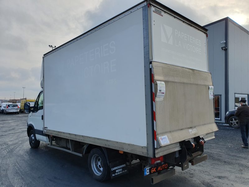 IVECO DAILY VI CAISSE / HAYON 2012 144000 KM 