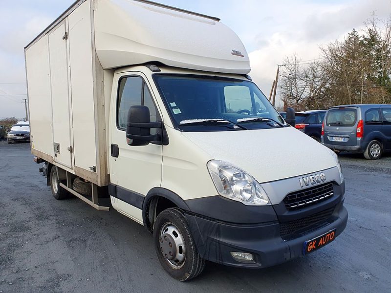 IVECO DAILY VI CAISSE / HAYON 2012 144000 KM 