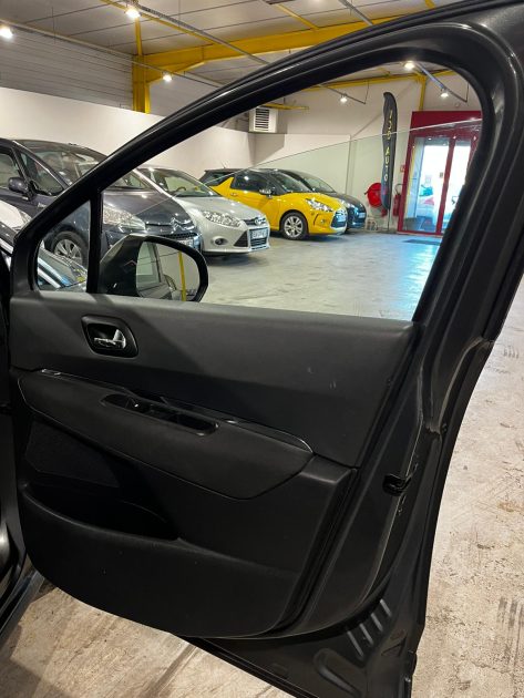 PEUGEOT 3008 Monospace 2014