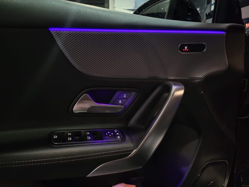 MERCEDES CLASSE A  180 D 116 cv Progresive Line TOIT OUVRANT / CAMERA / SIEGES CHAUFFANT / CAR PLAY