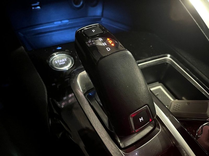 PEUGEOT 3008 1.6 THP 165cv GT LINE SIEGES ELECTRIQUE / CARPLAY / KEYLESS GO 