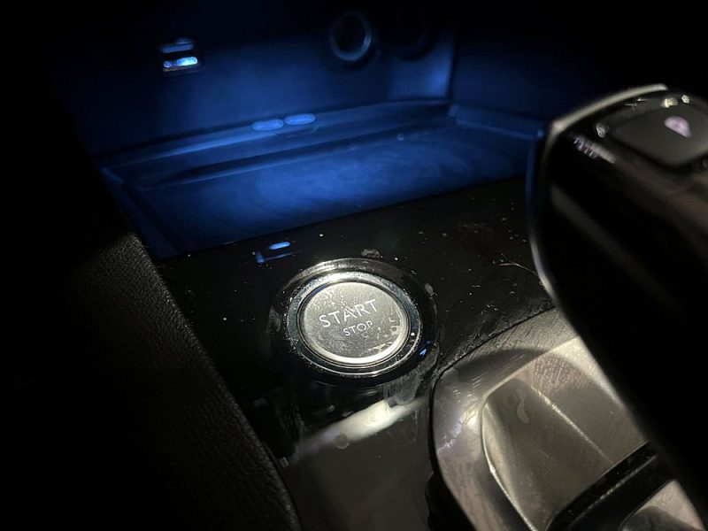 PEUGEOT 3008 1.6 THP 165cv GT LINE SIEGES ELECTRIQUE / CARPLAY / KEYLESS GO 