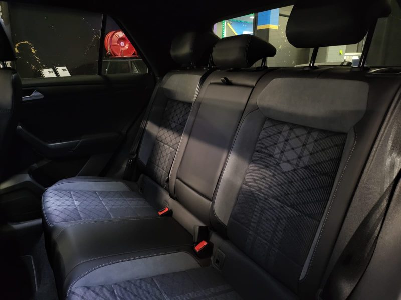 VOLKSWAGEN T-ROC 1.5 TSI 150cv R-LINE / TOIT OUVRANT+PARK ASSIST+LUMIERE D\'AMBIANCE/