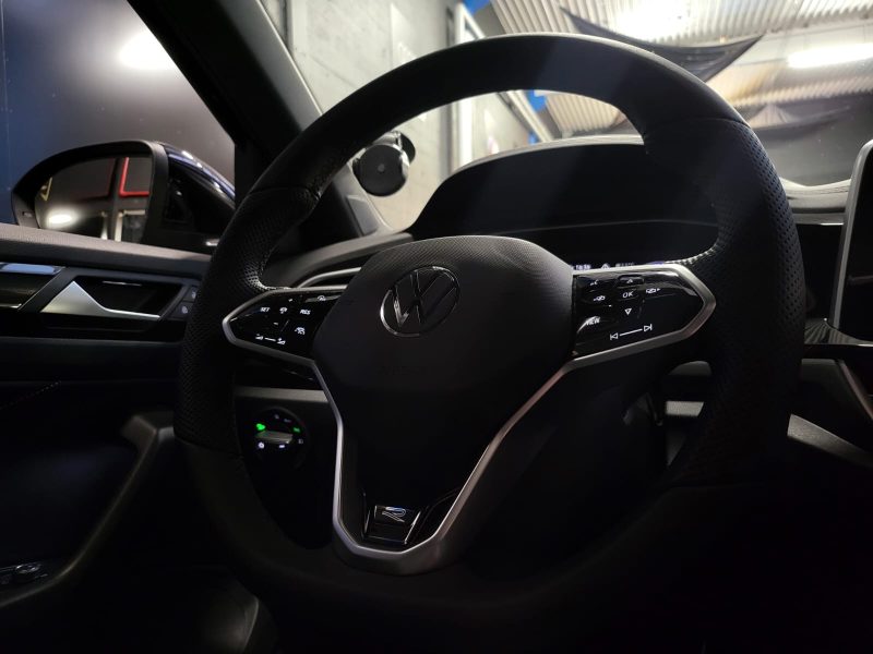 VOLKSWAGEN T-ROC 1.5 TSI 150cv R-LINE / TOIT OUVRANT+PARK ASSIST+LUMIERE D\'AMBIANCE/