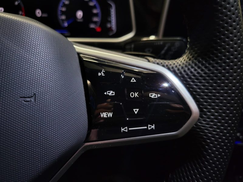 VOLKSWAGEN T-ROC 1.5 TSI 150cv R-LINE / TOIT OUVRANT+PARK ASSIST+LUMIERE D\'AMBIANCE/