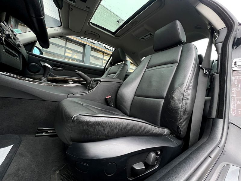 BMW SERIE 3 E92 COUPE 325i LUXE 2.5 6 CYLINDRES 218 Cv TOIT OUVRANT CUIR GPS - GARANTIE 1 AN