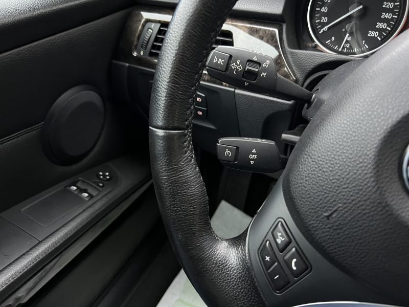 BMW SERIE 3 E92 COUPE 325i LUXE 2.5 6 CYLINDRES 218 Cv TOIT OUVRANT CUIR GPS - GARANTIE 1 AN