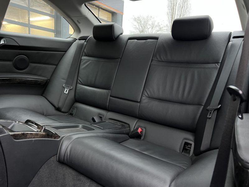 BMW SERIE 3 E92 COUPE 325i LUXE 2.5 6 CYLINDRES 218 Cv TOIT OUVRANT CUIR GPS - GARANTIE 1 AN