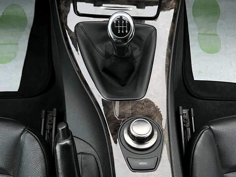 BMW SERIE 3 E92 COUPE 325i LUXE 2.5 6 CYLINDRES 218 Cv TOIT OUVRANT CUIR GPS - GARANTIE 1 AN