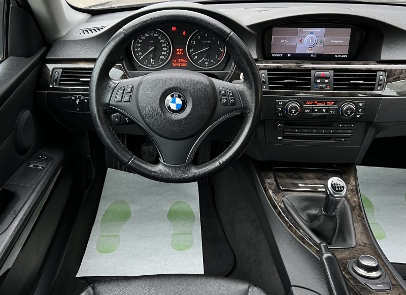 BMW SERIE 3 E92 COUPE 325i LUXE 2.5 6 CYLINDRES 218 Cv TOIT OUVRANT CUIR GPS - GARANTIE 1 AN