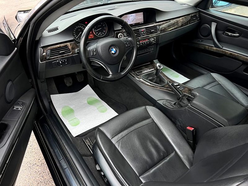 BMW SERIE 3 E92 COUPE 325i LUXE 2.5 6 CYLINDRES 218 Cv TOIT OUVRANT CUIR GPS - GARANTIE 1 AN