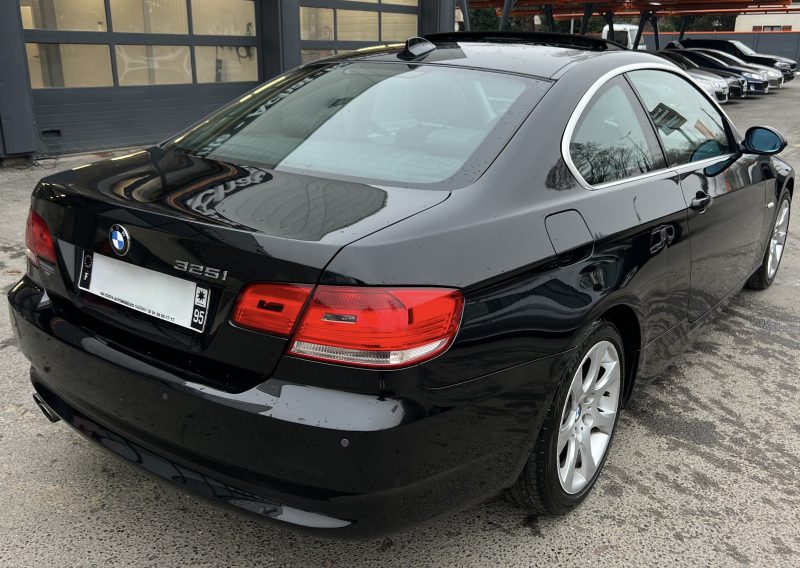 BMW SERIE 3 E92 COUPE 325i LUXE 2.5 6 CYLINDRES 218 Cv TOIT OUVRANT CUIR GPS - GARANTIE 1 AN