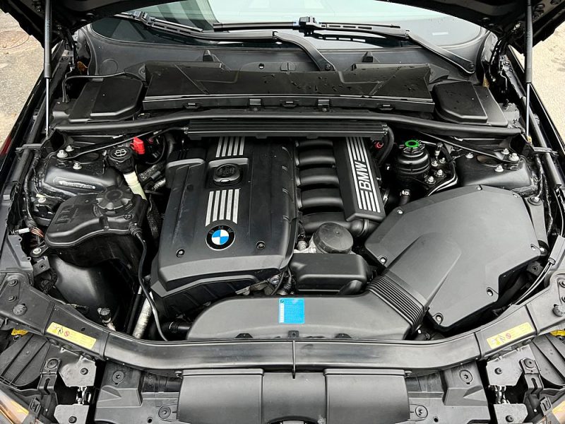 BMW SERIE 3 E92 COUPE 325i LUXE 2.5 6 CYLINDRES 218 Cv TOIT OUVRANT CUIR GPS - GARANTIE 1 AN