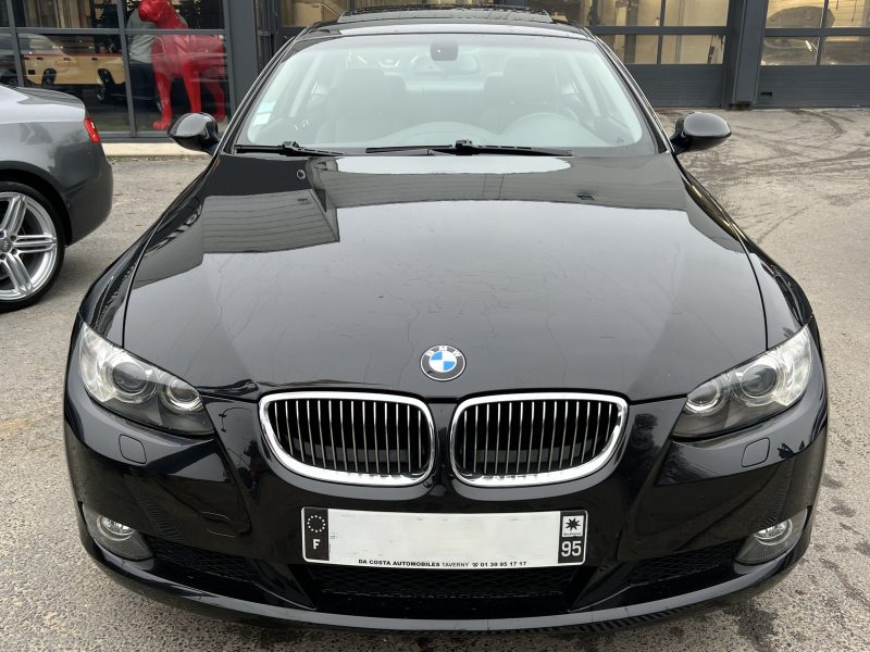 BMW SERIE 3 E92 COUPE 325i LUXE 2.5 6 CYLINDRES 218 Cv TOIT OUVRANT CUIR GPS - GARANTIE 1 AN