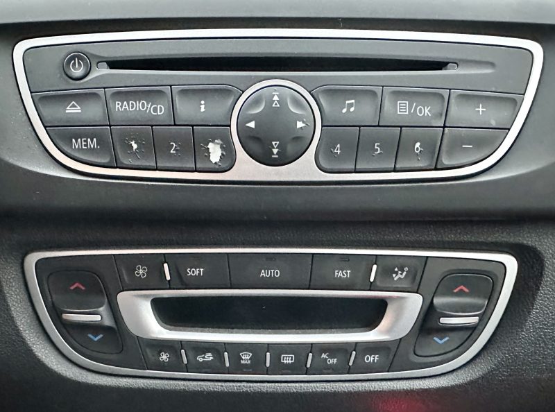 RENAULT SCÉNIC III 1.9L dCi 131cv EXPRESSION /1er Main/ REVISER_GARANTIE 