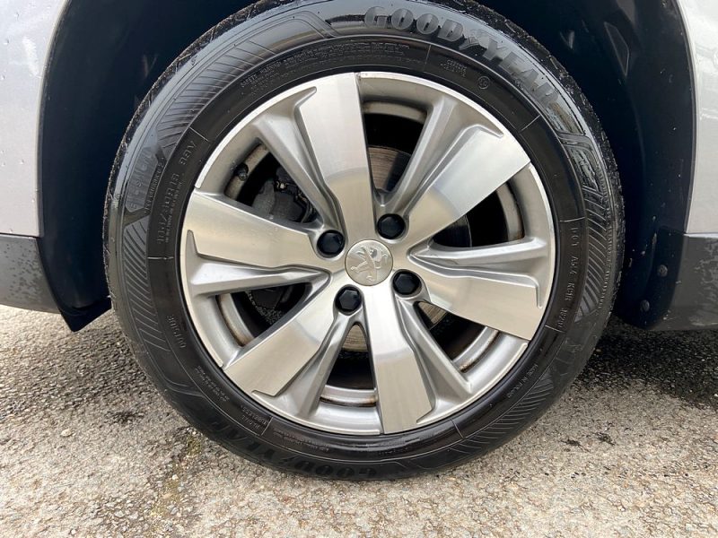 PEUGEOT 2008 1.2 PURETECH 110 ALLURE EAT6