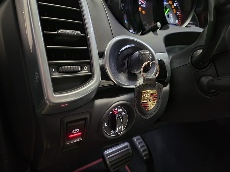 PORSCHE CAYENNE S E-Hybrid 416 CV PACK CHRONO / CUIR BI-TON / SIEGES AV ET AR CHAUFFANT / VOLANT CHA