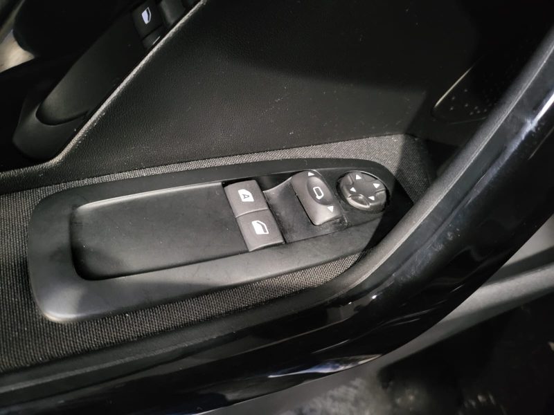 1.5 Blue HDi 100 cv ACTIVE / CARPLAY / RADAR / CLIM 