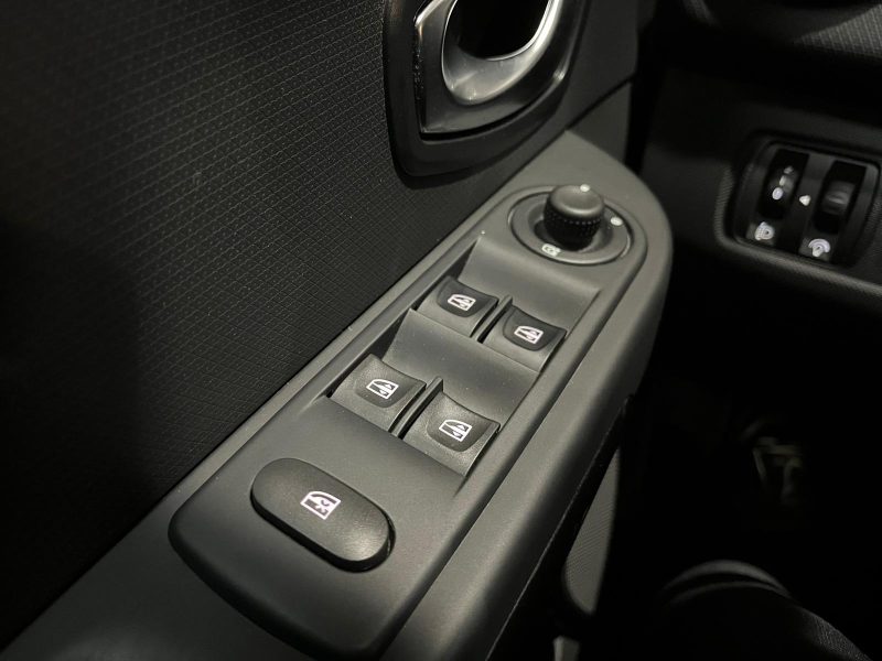 0.9 TCe 90 cv INTENS / RADRA AR / REGULATEUR