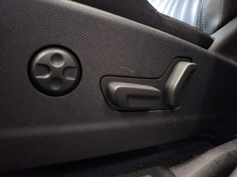 PEUGEOT 3008 1.5 BlueHDi 130cv ALLURE BUSINESS /TOIT OUVRANT+ATTELAGE+AUDIO FOCAL+SIEGE ELECTRIQUE/