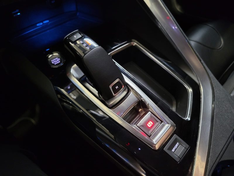 PEUGEOT 3008 1.5 BlueHDi 130cv ALLURE BUSINESS /TOIT OUVRANT+ATTELAGE+AUDIO FOCAL+SIEGE ELECTRIQUE/