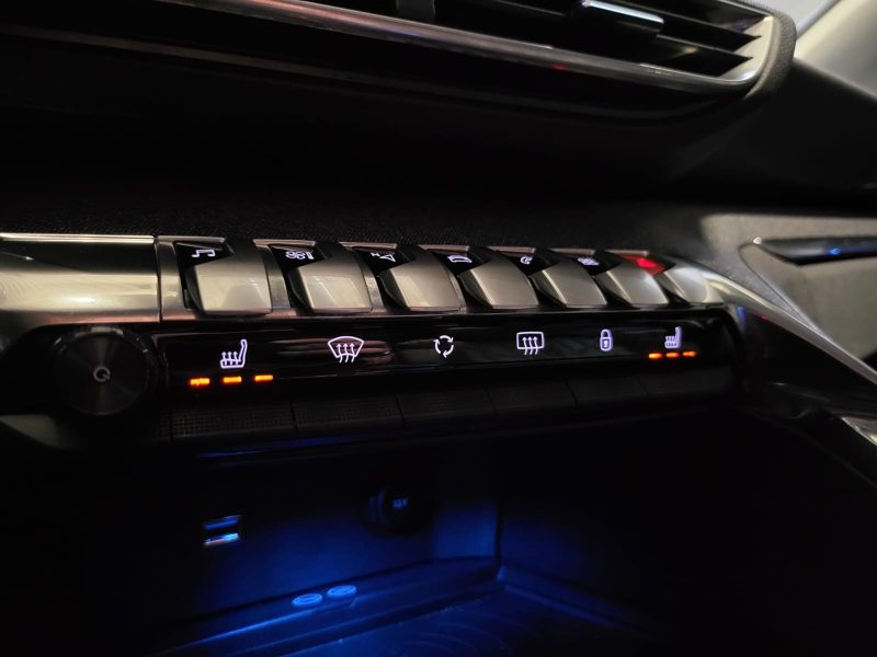 PEUGEOT 3008 1.5 BlueHDi 130cv ALLURE BUSINESS /TOIT OUVRANT+ATTELAGE+AUDIO FOCAL+SIEGE ELECTRIQUE/