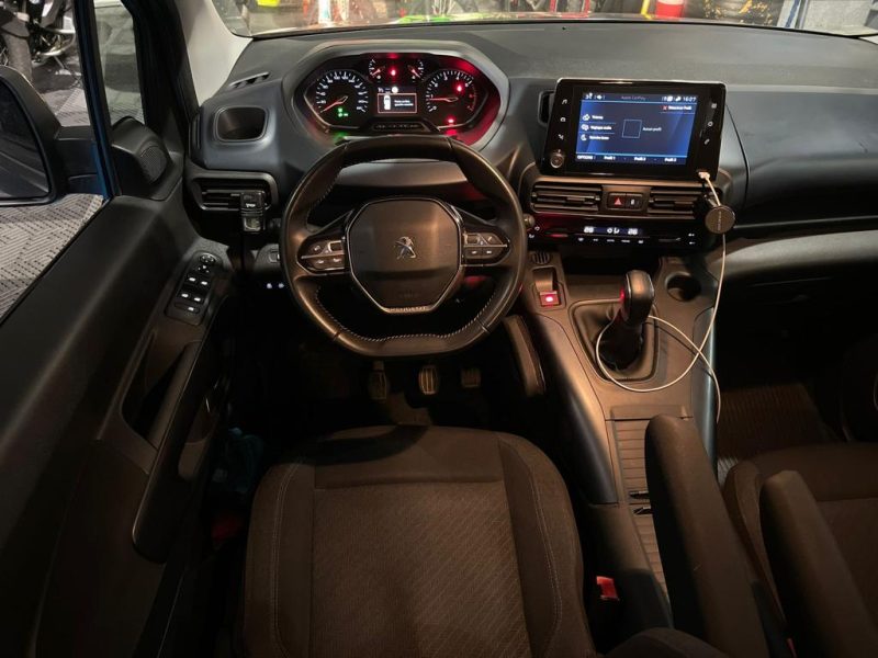 1.5 BlueHDi 102 cv ALLURE / CARPLAY / CAMERA / REGULATEUR