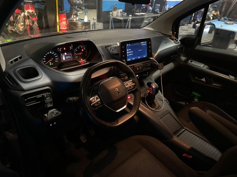 1.5 BlueHDi 102 cv ALLURE / CARPLAY / CAMERA / REGULATEUR