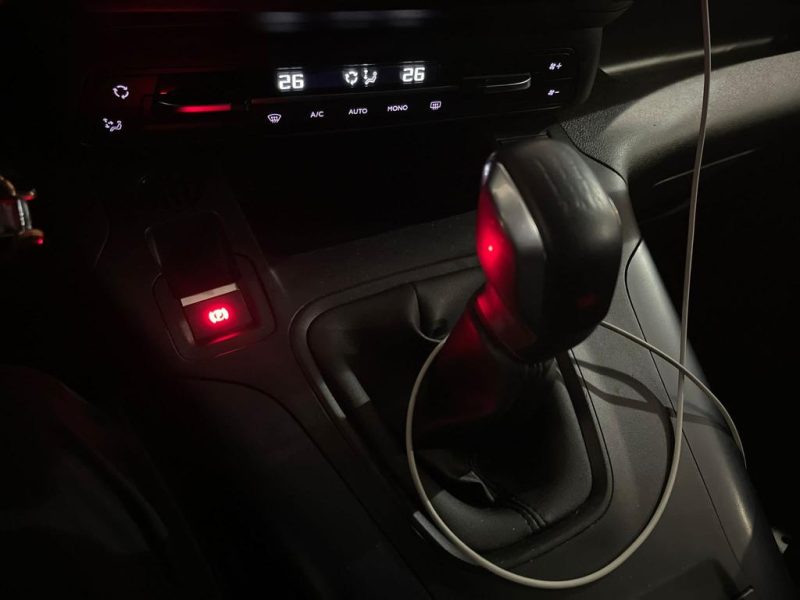 1.5 BlueHDi 102 cv ALLURE / CARPLAY / CAMERA / REGULATEUR