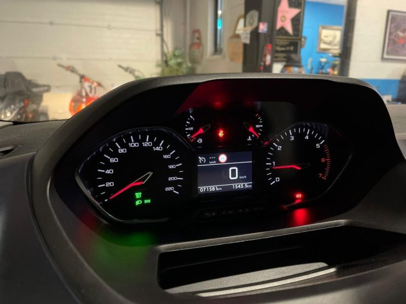 1.5 BlueHDi 102 cv ALLURE / CARPLAY / CAMERA / REGULATEUR