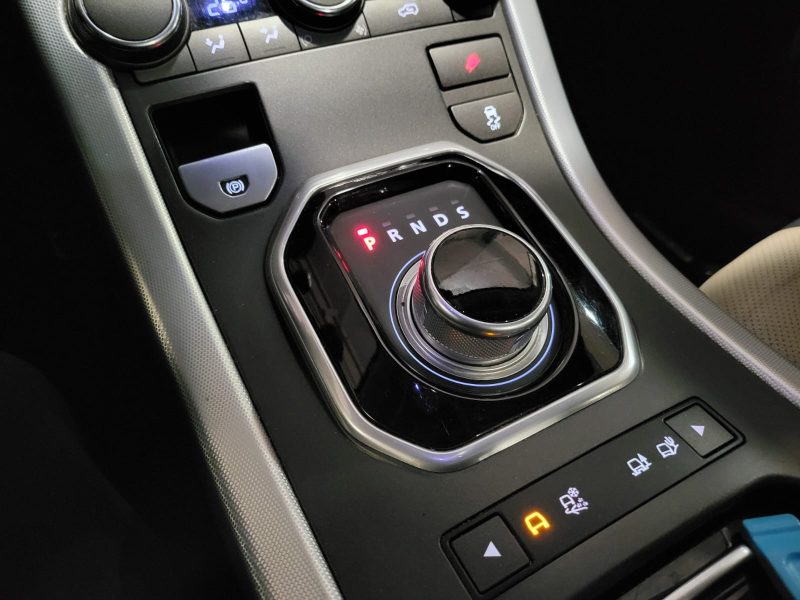 LAND ROVER RANGE ROVER EVOQUE 2.2 SD4 190 cv DYNAMIC TOIT PANO / SIEGES ELECTRIQUE / AUDIO MERIDIAN