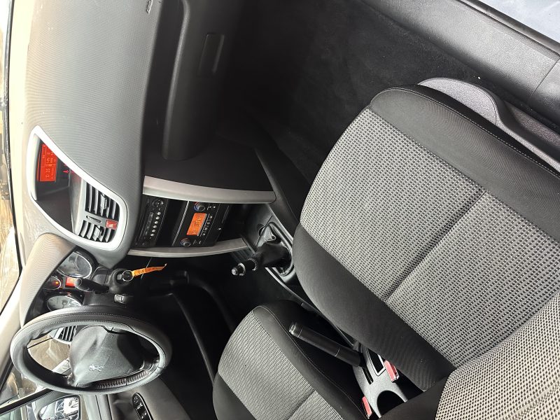 PEUGEOT 207 2010