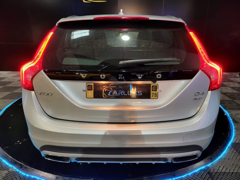 VOLVO V60 Cross Country D4 190cv Summum BVA / TOIT OUVRANT/SIEGES CHAUFFANT/CAMERA DE RECUL