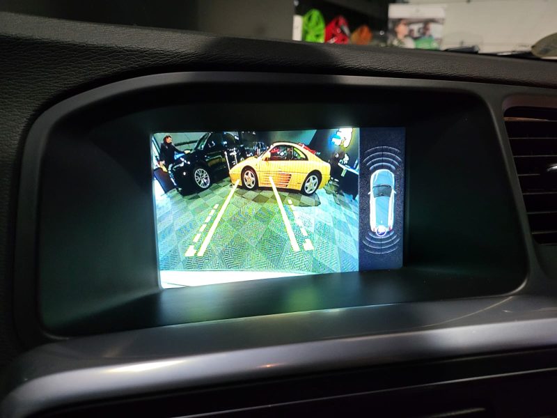 VOLVO V60 Cross Country D4 190cv Summum BVA / TOIT OUVRANT/SIEGES CHAUFFANT/CAMERA DE RECUL