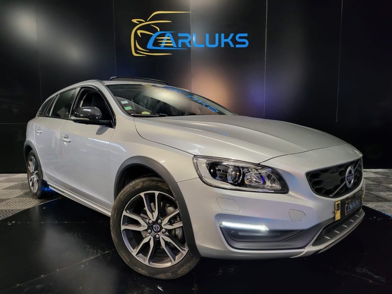 VOLVO V60 Cross Country D4 190cv Summum BVA / TOIT OUVRANT/SIEGES CHAUFFANT/CAMERA DE RECUL