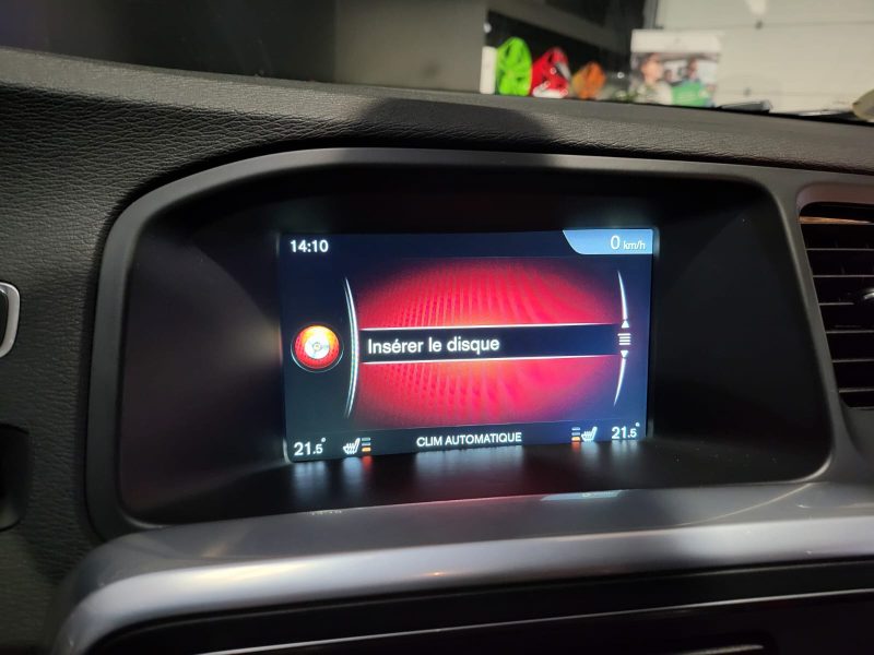 VOLVO V60 Cross Country D4 190cv Summum BVA / TOIT OUVRANT/SIEGES CHAUFFANT/CAMERA DE RECUL