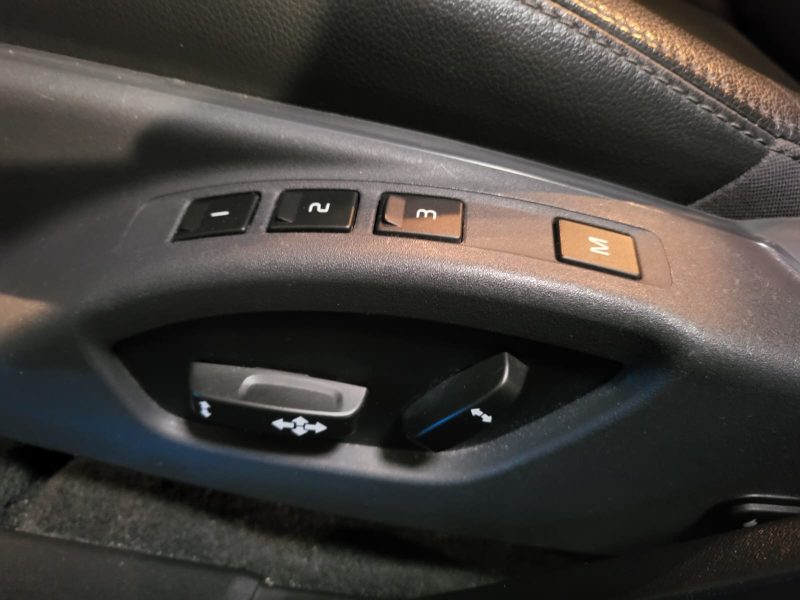 VOLVO V60 Cross Country D4 190cv Summum BVA / TOIT OUVRANT/SIEGES CHAUFFANT/CAMERA DE RECUL