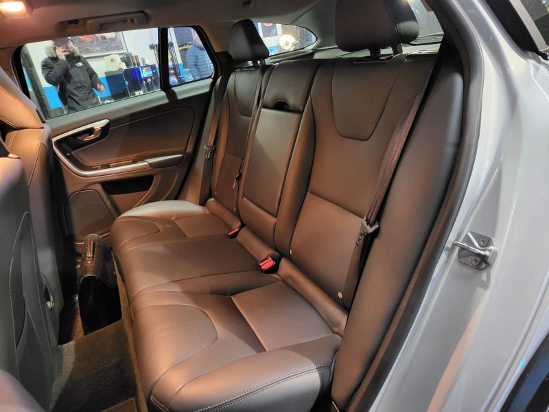 VOLVO V60 Cross Country D4 190cv Summum BVA / TOIT OUVRANT/SIEGES CHAUFFANT/CAMERA DE RECUL