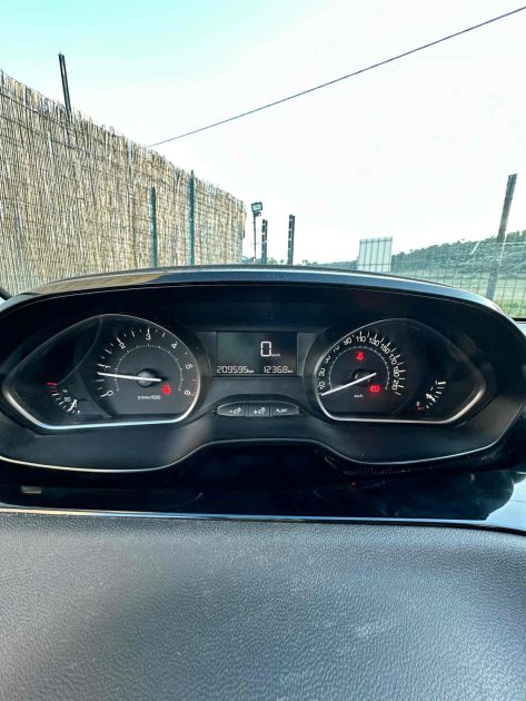 PEUGEOT 208 I 2015