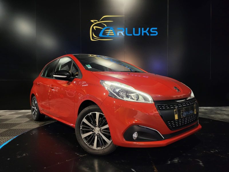 PEUGEOT 208 1.2 PureTech 82cv Allure / APPLE CARPLAY/TOIT PANORAMIQUE/SIEGES CHAUFFANT